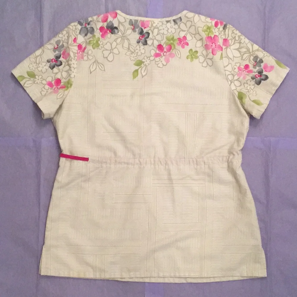Cherokee Runway Floral Scrub Top Size Medium - Picture 2 of 3